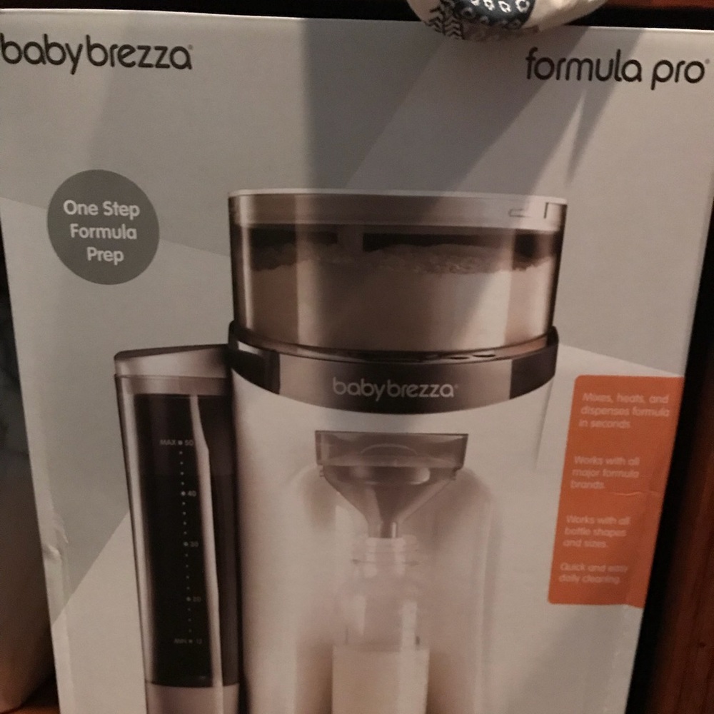 New Baby Brezza Formula Pro Never been opened